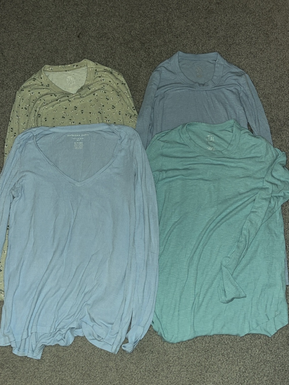 American Eagle Outfitters Light Blue V-Neck Long Sleeve Top (Lot of 4)